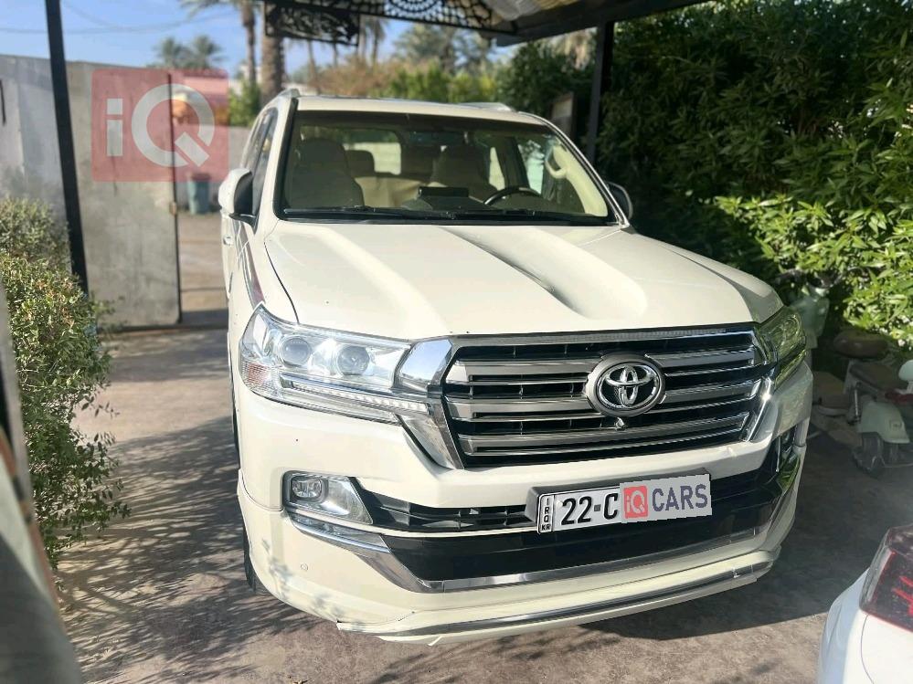 تۆیۆتا لاند کروزەر